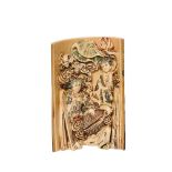 Relieve chino en marfil de mamut tallado y policromado con representación de geishas, s.XX. Alt.: 13
