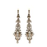 Pendientes isabelinos en plata y plata dorada con diamantes tallas rosa 6/6 y 3/3, tercer cuarto del