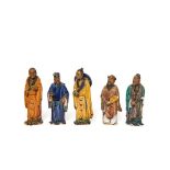 Inmortales. Lote de cinco figuras chinas en gres esmaltado, mediados del s.XX. Marcas en la base.