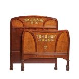 Joan Busquets (Barcelona, 1874-1949) Cama modernista en madera de caoba y raíz con motivos