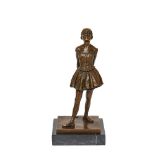 Escuela francesa, s.XX. La pequeña bailarina de catorce años. Escultura en bronce según modelo de