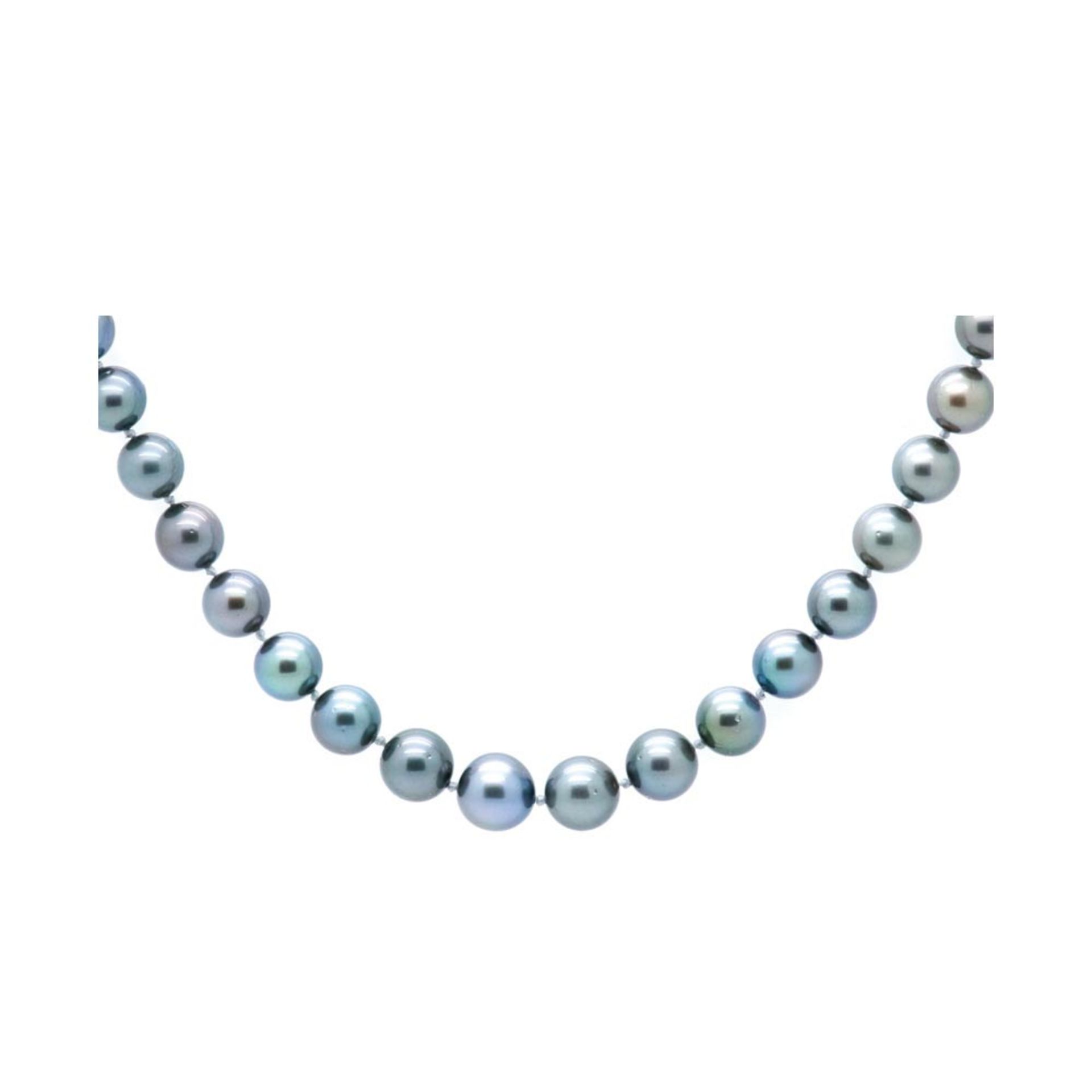 Collar de perlas Tahití en degradé 13-10 mm. con cierre diseño esférico en oro blanco. Long.: 47