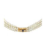 Collar de tres hilos de perlas cultivadas de 4 mm. con separadores y cierre en oro, diamantes