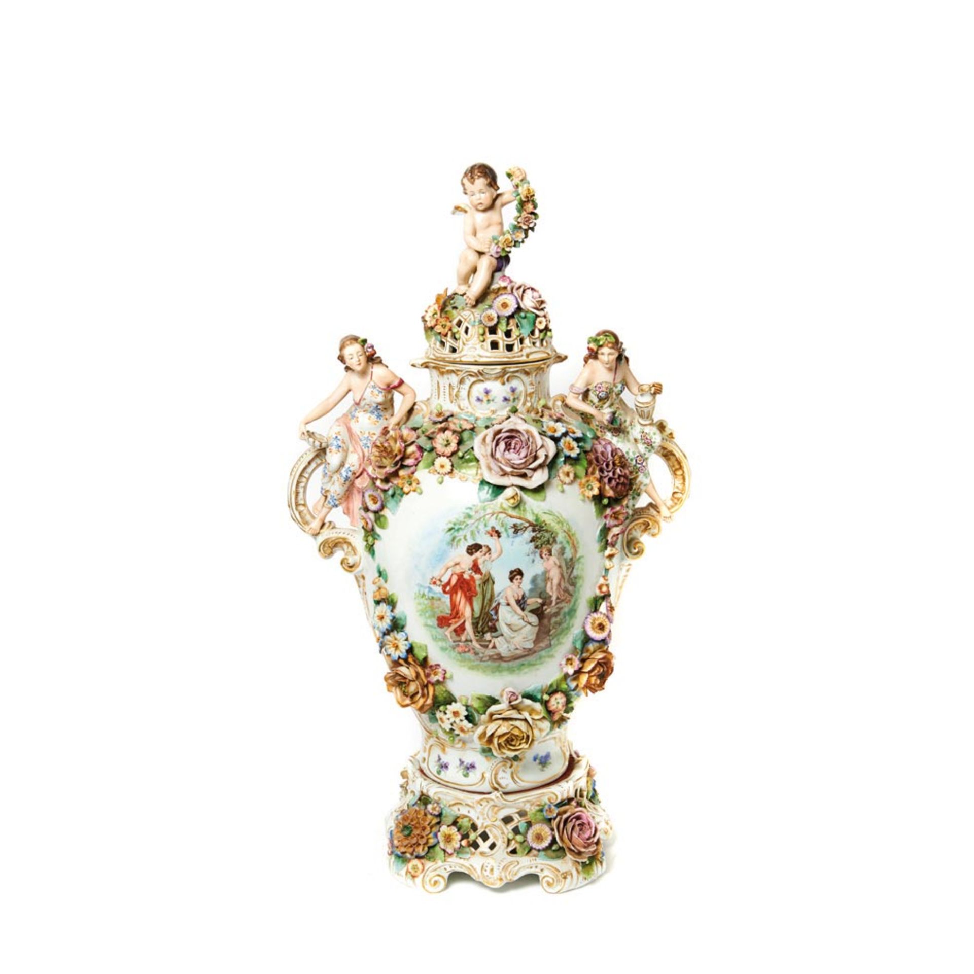 Potpourri en porcelana alemana Sitzendorf flanqueado por figuras femeninas con decoración