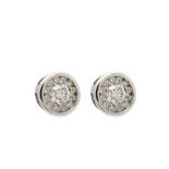 Pendientes rosetón en oro blanco con diamantes talla brillante. Peso diamantes: 0,40 ct. aprox. Peso