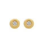 Pendientes en oro con diamante talla brillante engastado en chatón. Peso diamantes: 0,20 ct.