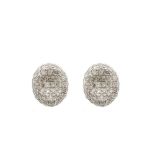 Pendientes diseño oval en oro blanco con pavé de diamantes talla brillante. Peso diamantes: 0,40 ct.