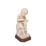 Escuela europea, c.1930. Niño escribiendo. Escultura en alabastro sobre peana en madera. Alt.: 29,