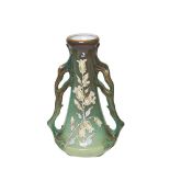 Jarrón Art Nouveau en porcelana francesa Kellin et Guerin Lunéville esmaltada con motivos florales y