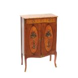 Mueble auxiliar estilo Luis XV en madera de cedro y aplicaciones en bronce, segundo cuarto del s.XX.