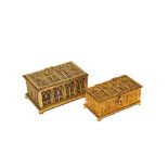 Lote de dos cajas en bronce con decoración de personajes y arcos ojivales, una con interior tapizado