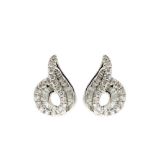 Pendientes en oro blanco con diamantes tallas brillante y baguette. Peso diamantes: 0,54 ct.