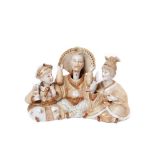 Personajes orientales. Grupo móvil en porcelana china, mediados del s.XX. Alt.: 10 cm.