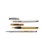 Lote de pluma Sheaffer U.S.A en plaqué oro, pluma Waterman en acero satinado y bolígrafo Cross en