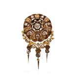 Broche alfonsino diseño floral en oro y diamantes tallas rosa holandesa y 6/6, fles. del s.XIX. 7,