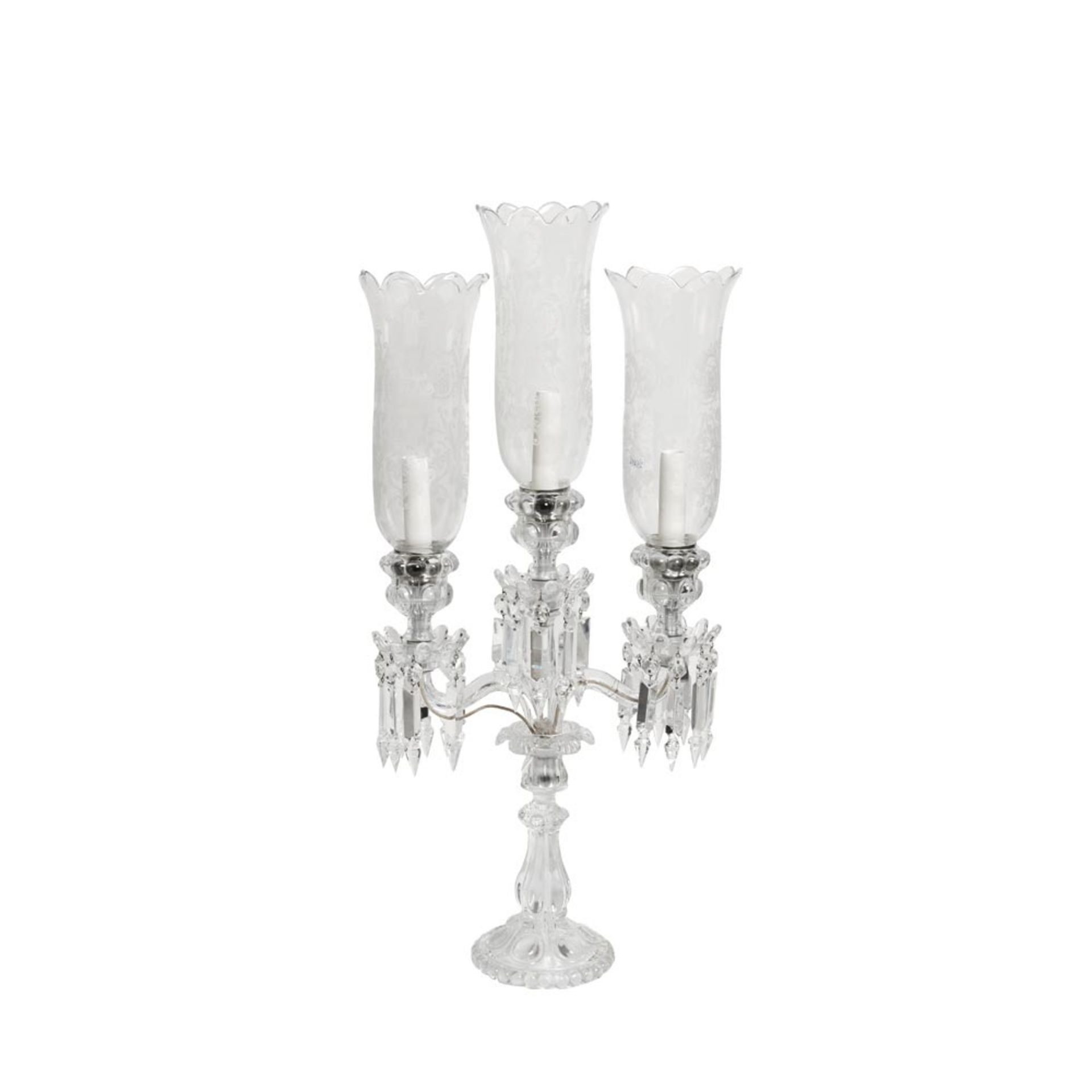 Lámpara de sobremesa diseño candelabro de tres luces en vidrio moldeado con pendeloques y tulipas de