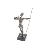 Don Quijote. Figura en plata española punzonada sobre peana en mármol, mediados del s.XX. Alt.
