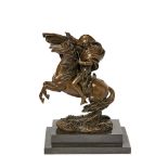 Escuela francesa, s.XX. Napoleón a caballo. Escultura en bronce patinado sobre peana en mármol.