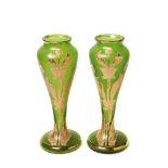 Pareja de jarrones Art Nouveau en cristal verde con decoración floral dorada, ppios. del s.XX. Alt.: