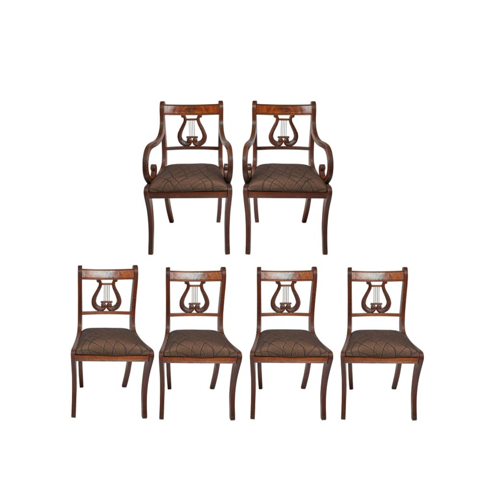 Juego de cuatro sillas y pareja de sillones estilo Regency en madera de caoba con respaldo diseño