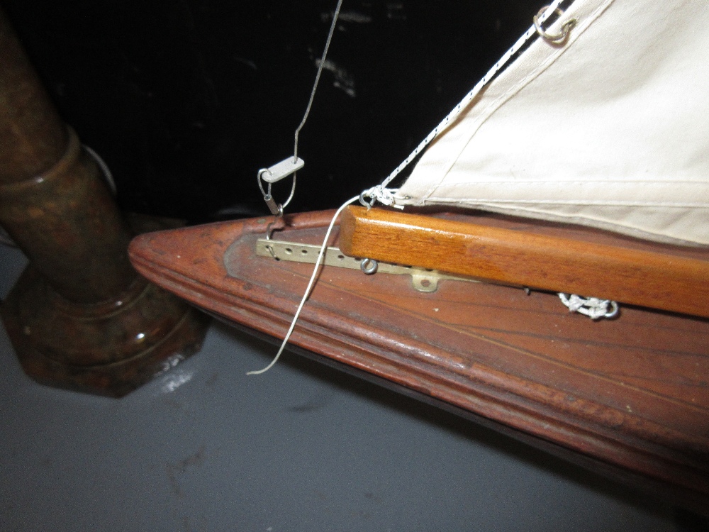 ' Jane ', 10 Rater class, large wooden model pond yacht with integral keel, detachable wooden mast, - Image 5 of 7