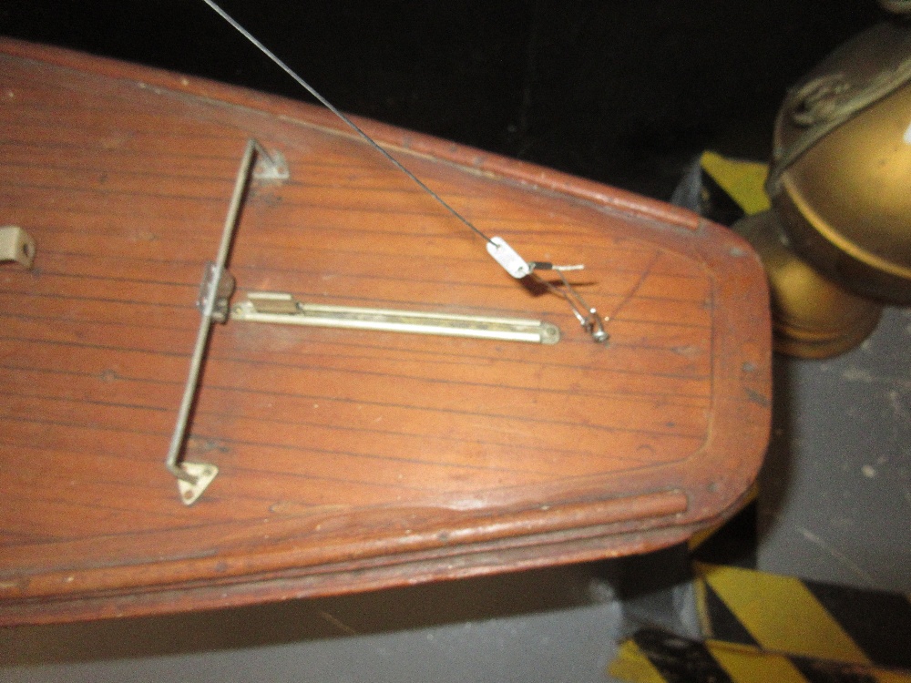 ' Jane ', 10 Rater class, large wooden model pond yacht with integral keel, detachable wooden mast, - Image 7 of 7