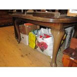 Early 20th Century mahogany wind-out extending dining table with two extra leaves,