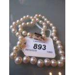 Single row cultured pearl necklace with 14ct gold clasp