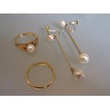 18ct Yellow gold pearl set ring,