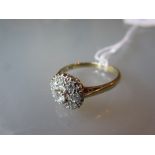 18ct Gold ring having central diamond with smaller surrounding diamonds