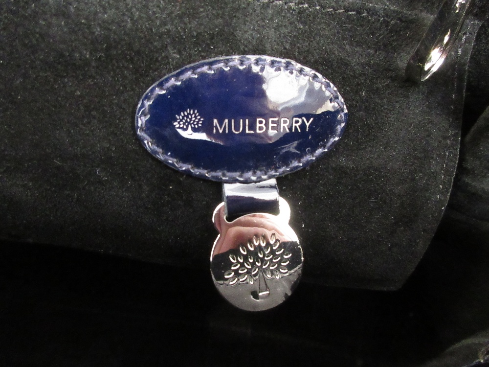 Mulberry navy blue patent leather handbag complete with original dust bag - Image 3 of 6