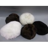 Quantity of fur stoles,