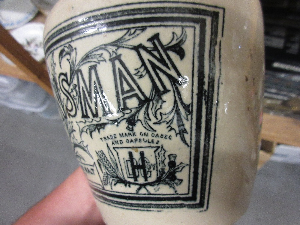 Stoneware ' Clansman ' Highland malt whisky flask CONDITION REPORT Small chips to - Image 4 of 8