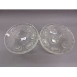 Pair of Lalique clear relief moulded glass circular dishes, decorated with daisy heads, 9.