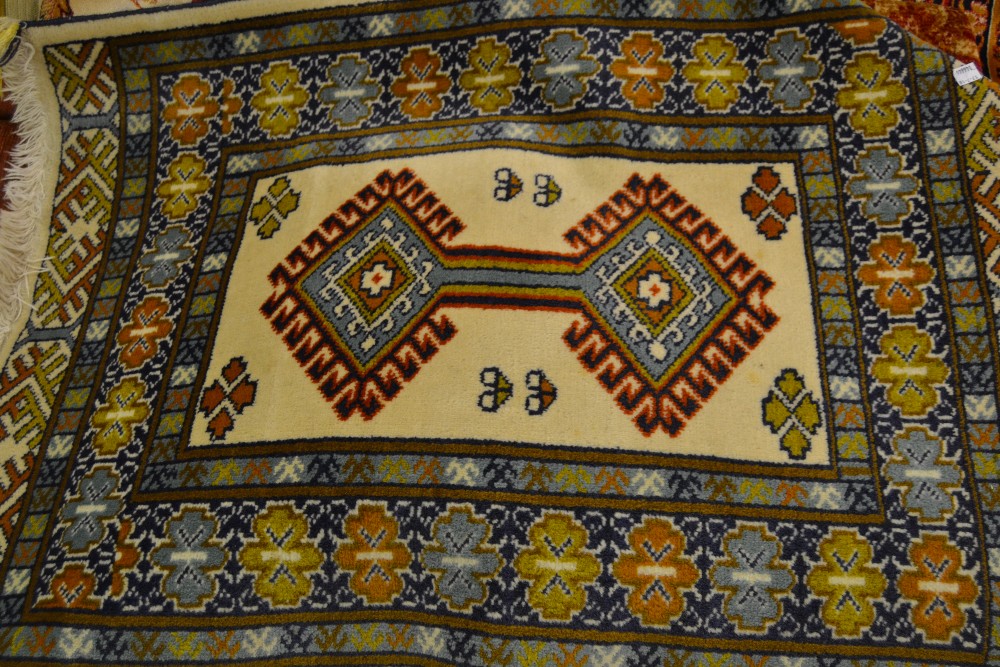 Two small 20th Century rugs both having hooked medallions with multiple borders - Image 2 of 2