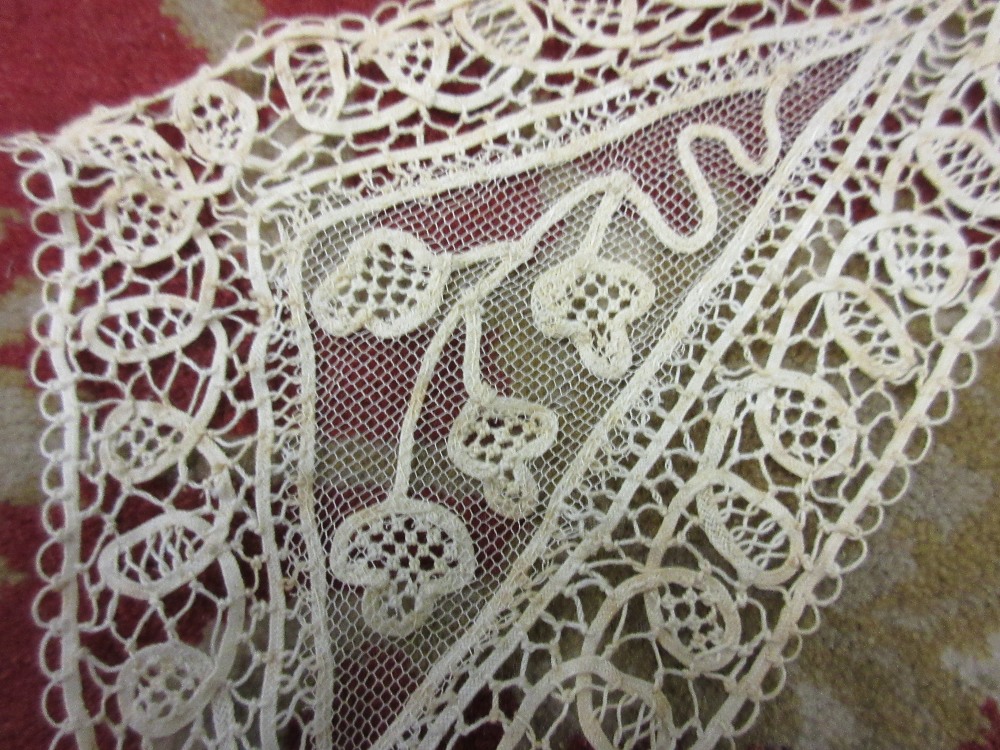 Small quantity of various lace work trimmings - Image 16 of 18