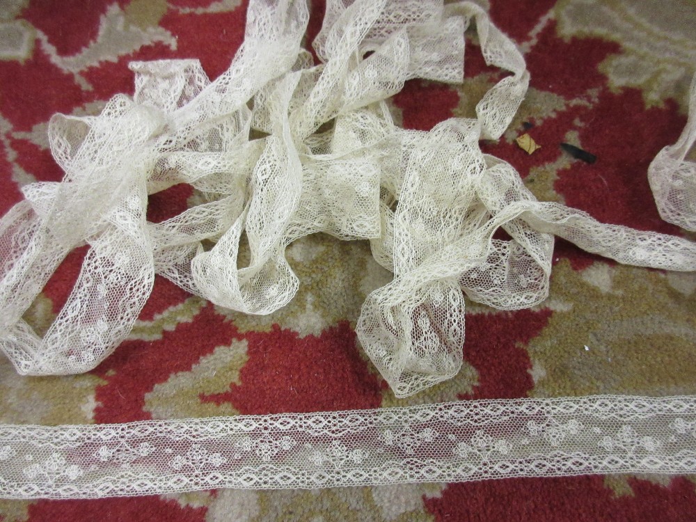 Small quantity of various lace work trimmings - Image 11 of 18