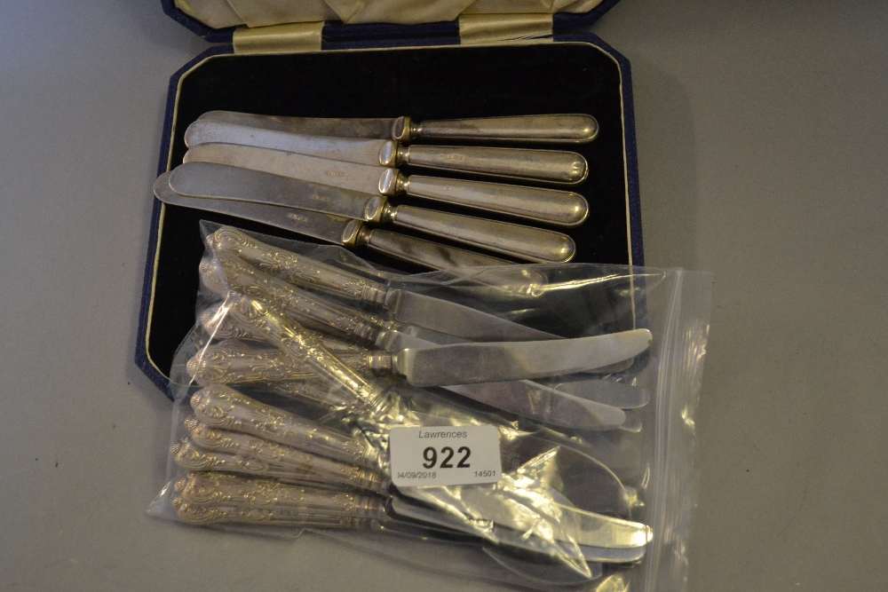 Quantity of silver handled Queens pattern cutlery and five silver handled dessert knives in fitted