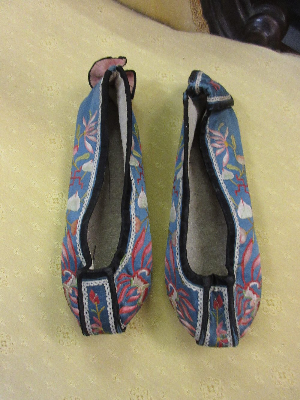 Pair of silk embroidered floral decorated slippers including further related clothing and head - Image 8 of 13