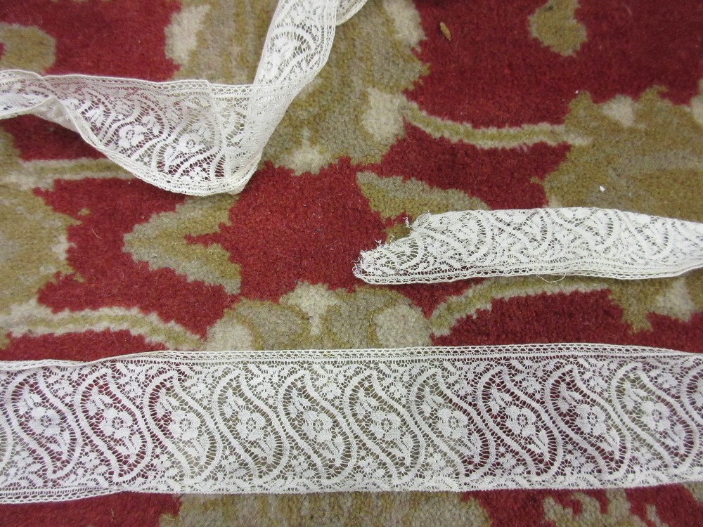 Small quantity of various lace work trimmings - Image 12 of 18