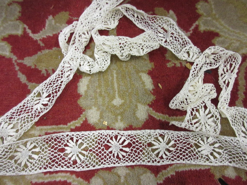 Small quantity of various lace work trimmings - Image 13 of 18