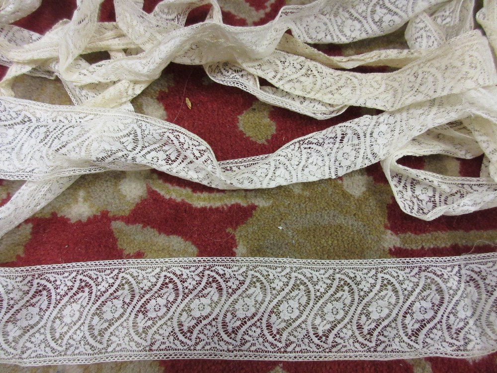 Small quantity of various lace work trimmings - Image 10 of 18