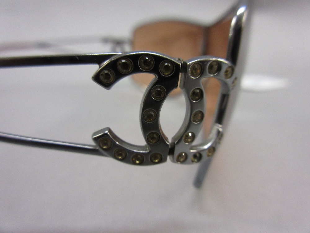 Pair of ladies Chanel sunglasses in original box together with a pair of ladies Christian Dior - Image 3 of 6