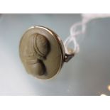 9ct Yellow gold cameo ring
