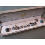 9ct Gold suite of jewellery set opal and mosaic comprising:- bracelet,