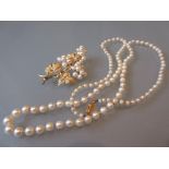 Graduated single row cultured pearl necklace with gold clasp,