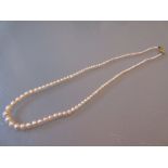 Graduated cultured pearl necklace with a 9ct gold clasp