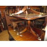 20th Century mahogany pedestal dining table having inlaid top,