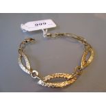 18ct Gold bracelet with pierced oval design links CONDITION REPORT 8.