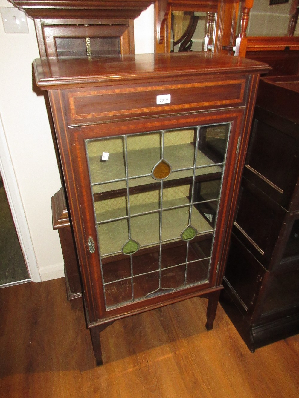 Edwardian mahogany satinwood crossbanded display cabinet with a single leaded glass door